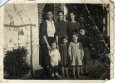 En el exilio. Villemandeur 1937. Empezando arriba a la izquierda: Kristina, Teresa, Kontxa Martija, Javier, Mª Tere, Ana Mari, José Antonio Arana Martija